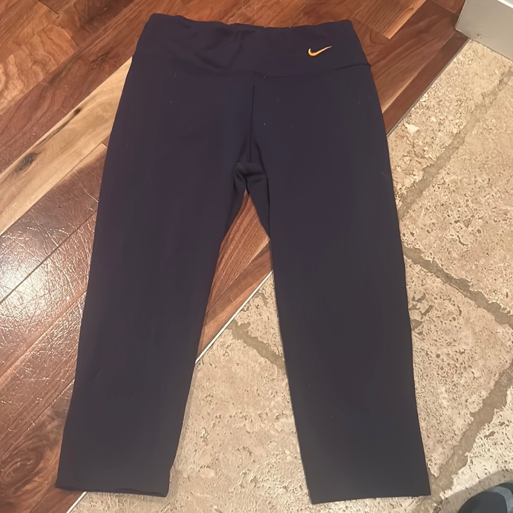 Size sm nike capris!